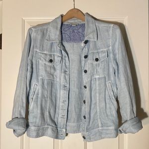 This is a very comfortable jacket it’s a beautiful light blue 100% linen